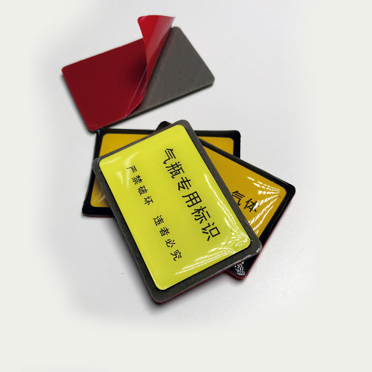 Flexible anti-metal tag